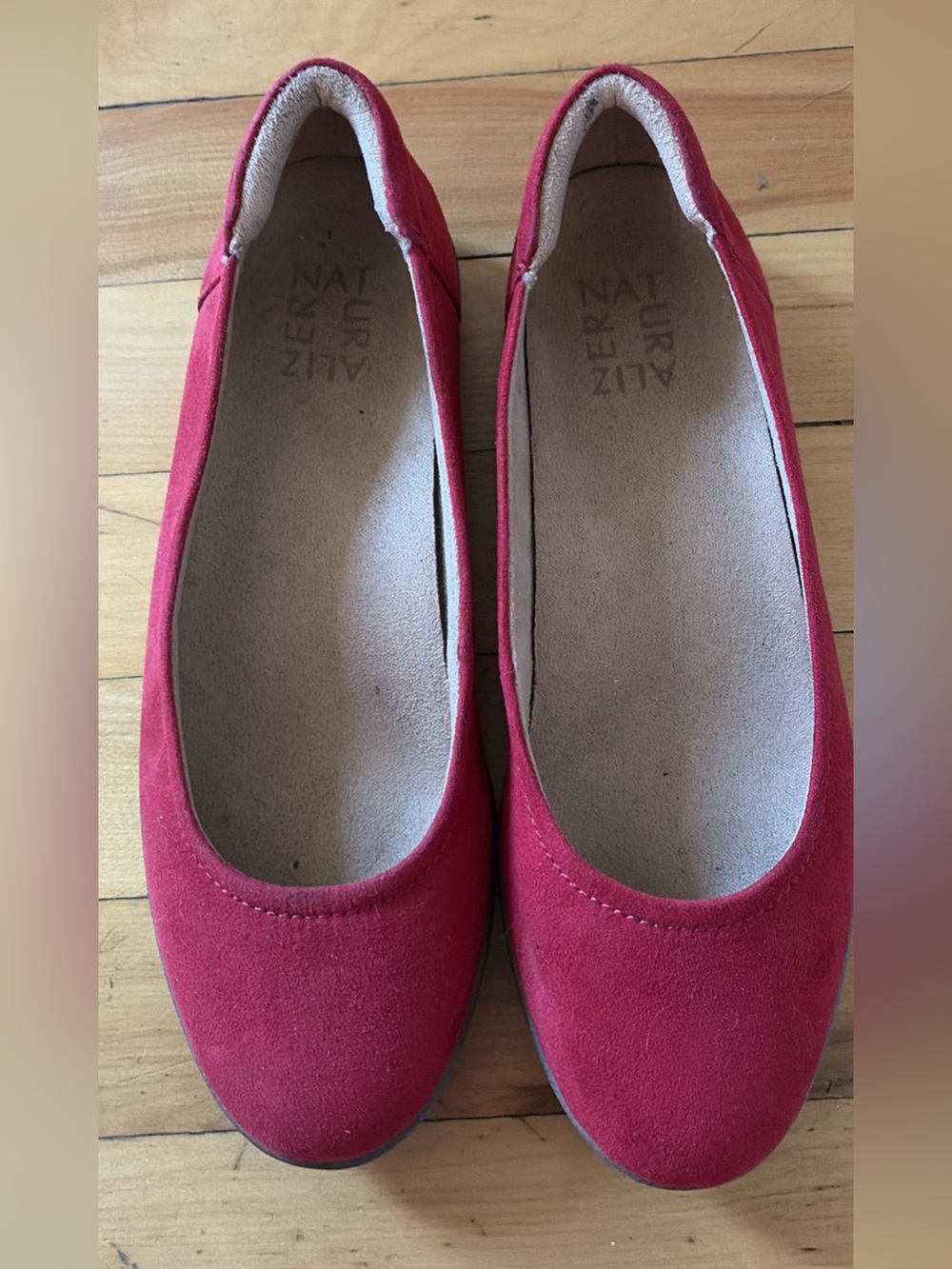Women’s Naturalizer red suede flats size 7